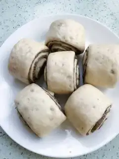 Make Black sesame roll step 18