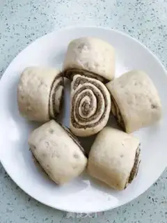 Make Black sesame roll step 19