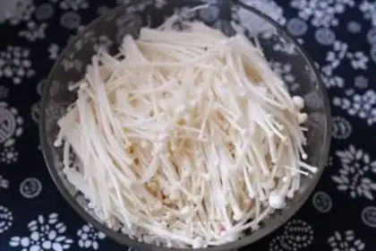 Make Soft-fried golden mushrooms step 0