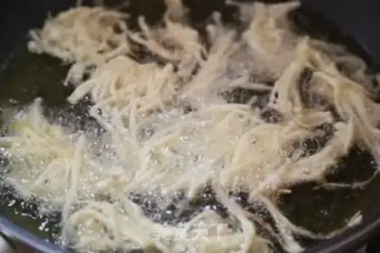 Make Soft-fried golden mushrooms step 4