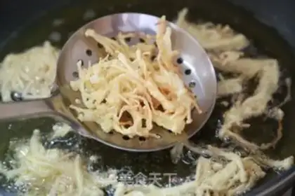 Make Soft-fried golden mushrooms step 5