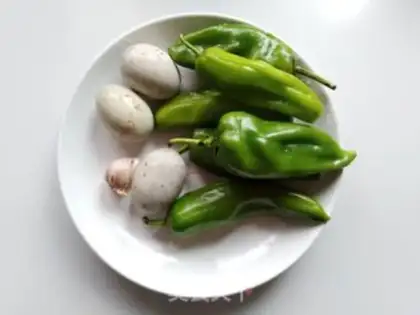 Make Cream peppers and eggs step 0