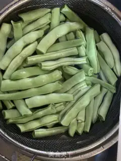 Make Four seasons of bean meat step 1