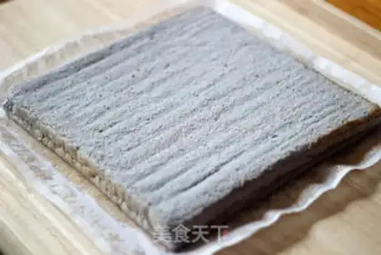 Make Black-Eyed Chestnut Cake roll step 13