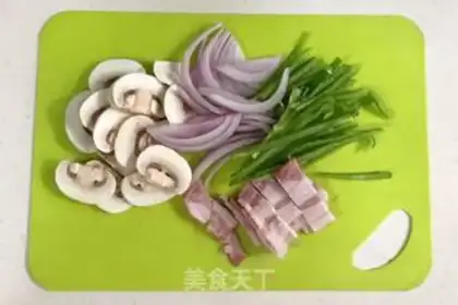 Make Bacon pasta step 1