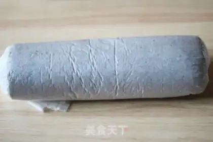 Make Black-Eyed Chestnut Cake roll step 17