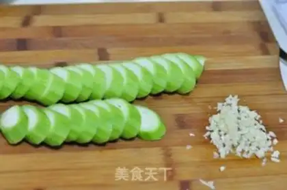 Make Garlic silk melon step 1