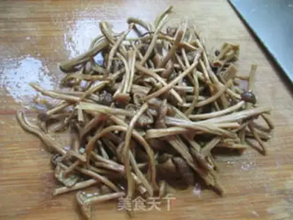 Make Tea, mushrooms and dried peppers step 2