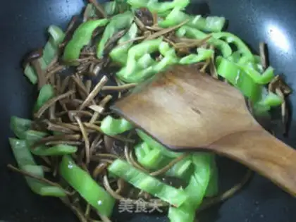 Make Tea, mushrooms and dried peppers step 3