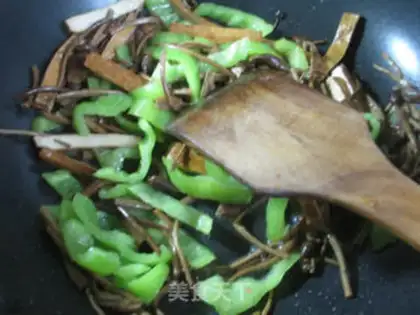 Make Tea, mushrooms and dried peppers step 6