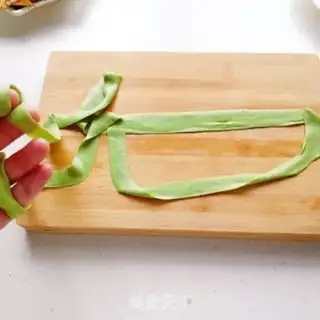 Make cucumber noodles step 20