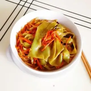 Make cucumber noodles step 28