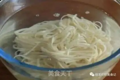 Make Onion noodles step 0