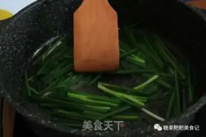 Make Onion noodles step 1