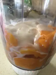 Make Mango yogurt step 1