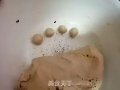 Make Red rice cake with red gel dates step 3