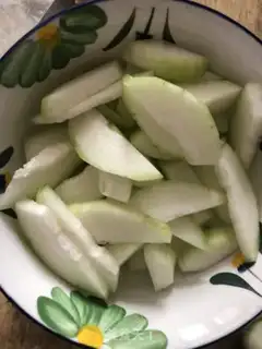 Make Worm melon soup step 1