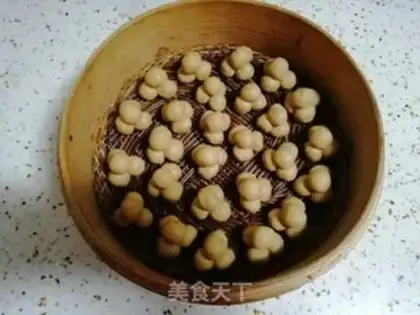 Make Red rice cake with red gel dates step 4
