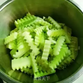 Make Wolf tooth cucumbers step 1