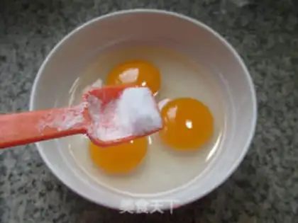 Make Onions open fried duck eggs step 1
