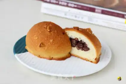 Make Mexican red bean bread step 18