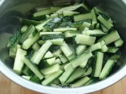 Make Jelly cucumber step 1