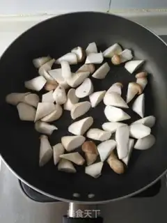Make Black pepper chicken leg mushrooms step 1