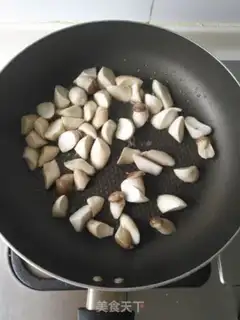 Make Black pepper chicken leg mushrooms step 2