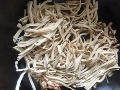 Make Spaghetti bean skin step 1