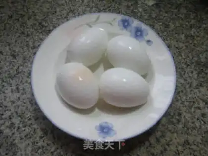 Make Tea mushroom fried eggs step 1