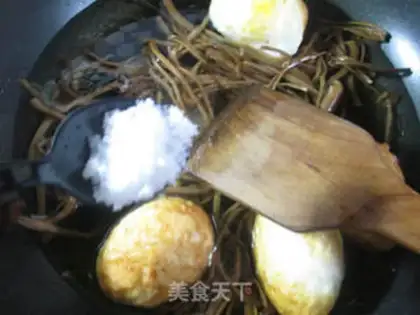 Make Tea mushroom fried eggs step 8