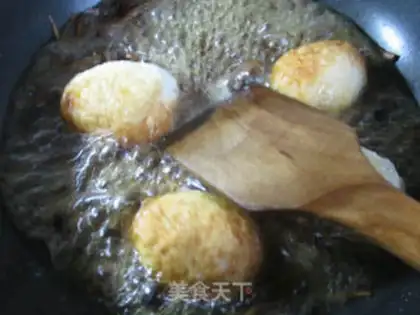 Make Tea mushroom fried eggs step 9