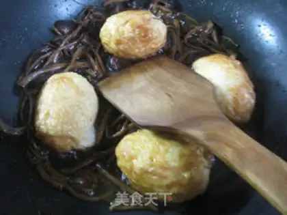 Make Tea mushroom fried eggs step 10