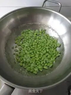Make Rhodish and fried beans step 1