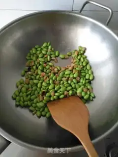 Make Rhodish and fried beans step 4