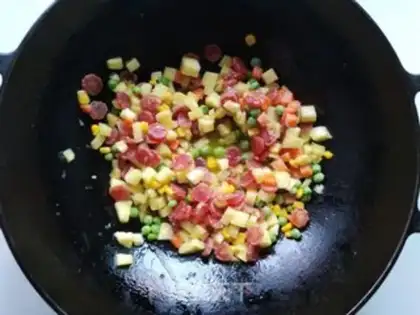 Make Pineapple sausage fried rice step 4
