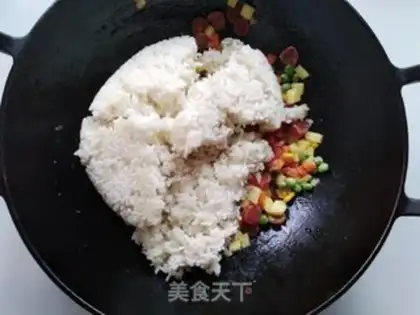 Make Pineapple sausage fried rice step 5