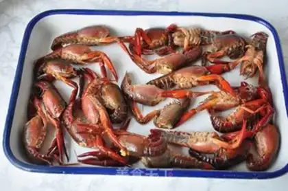 Make Vacuate the lobster step 1