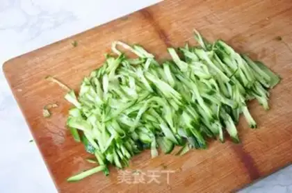 Make Spicy chicken noodles step 4