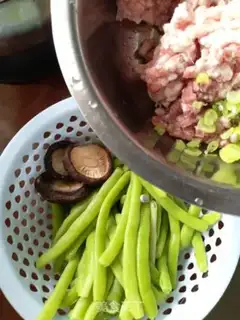 Make Four seasons of mushroom dumplings step 0