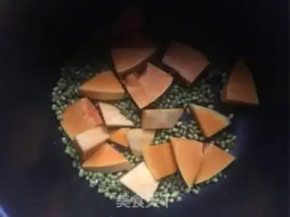 Make Pumpkin green bean soup step 3