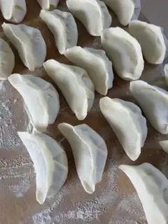 Make Four seasons of mushroom dumplings step 4