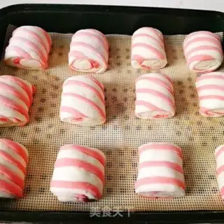 Make A striped bun step 10