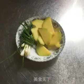Make Chicken soup with mushrooms step 1