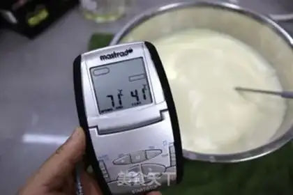 Make SpongeBob cake step 3