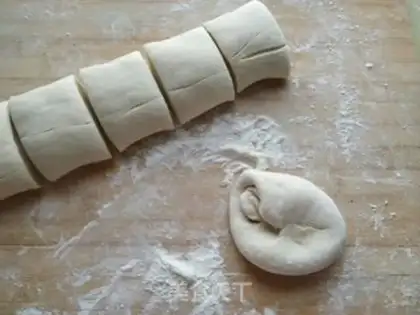 Make White-faced buns step 7