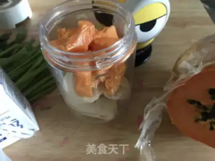 Make A papaya banana shake step 1