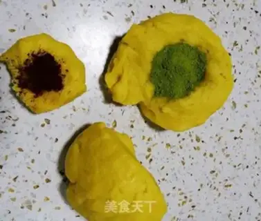 Make Piggy cookies step 5