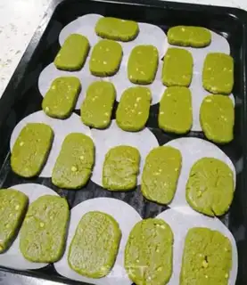 Make Piggy cookies step 9