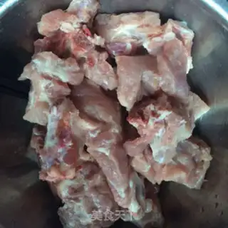 Make Carrot corn ribs soup step 1